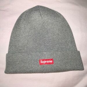 Supreme knitted beanie